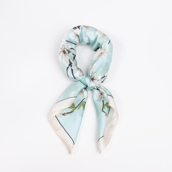 Huvudbild Liten scarf mintgrön med blommande grenar