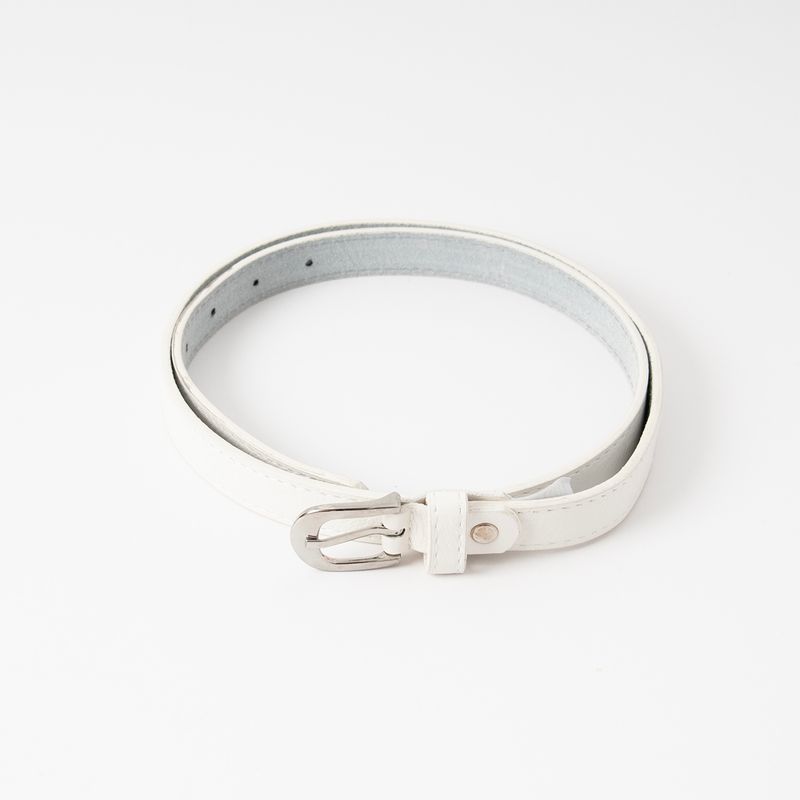 Smalt bälte med silverspänne - vitt