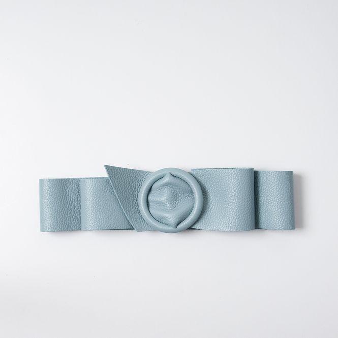 Huvudbild Läderbälte med runt spänne - ljusblått