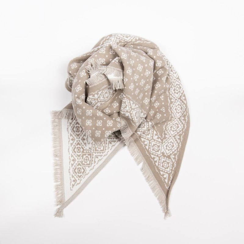 Trekantsjal med jacquardmønster – beige og hvit